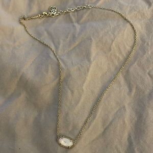 Kendra Scott necklace